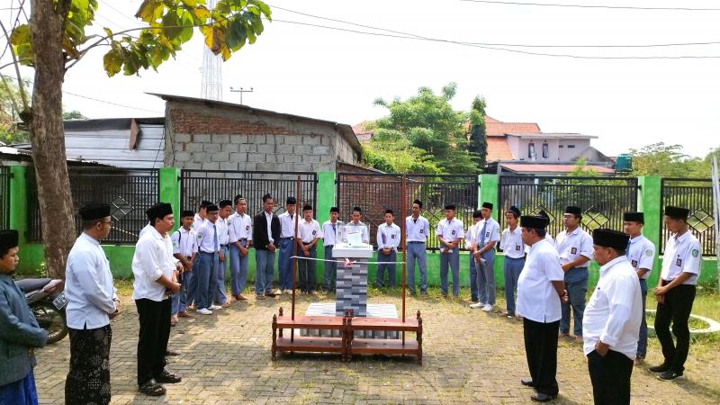 Peresmian Jam Matahari Milik MANU Putra untuk Menunjang Pembelajaran Ilmu Falak
